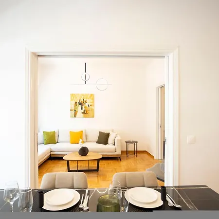 Elegant 3-bedroom Retreat In The Heart Of Kolonaki *