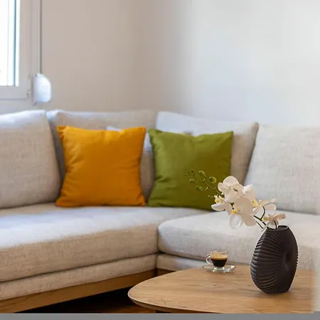 Elegant 3-bedroom Retreat In The Heart Of Kolonaki Αθήνα